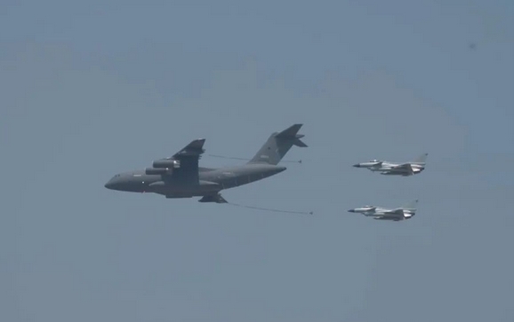 空中加油專項(xiàng)訓(xùn)練！空軍首次在院校組織實(shí)施！